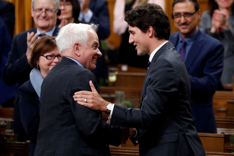 © Reuters. FILE PHOTO: Canada's PM Trudeau shakes hands with former Immigration Minister John McCallum in the House of Commons on Parliament Hill in Ottawa