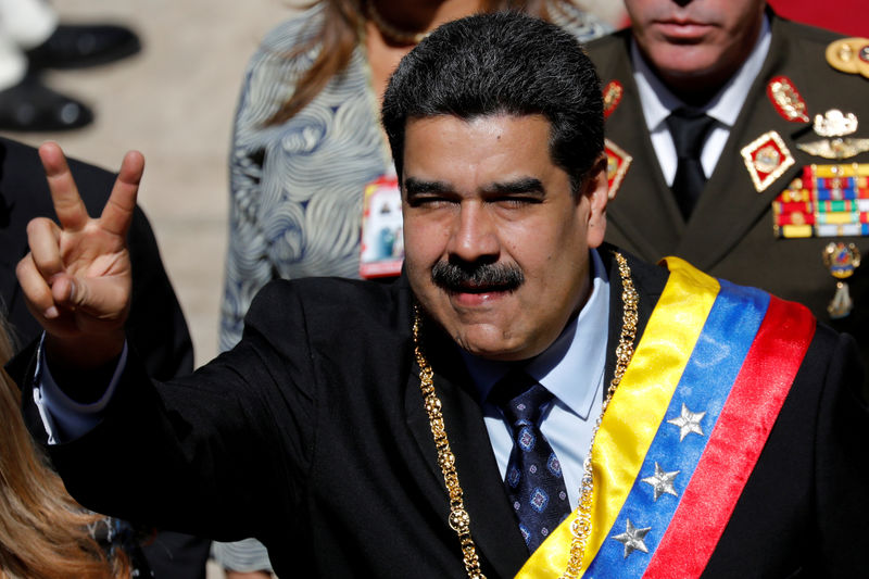 © Reuters. الرئيس الفنزويلي يعلن قطع العلاقات الدبلوماسية مع أمريكا