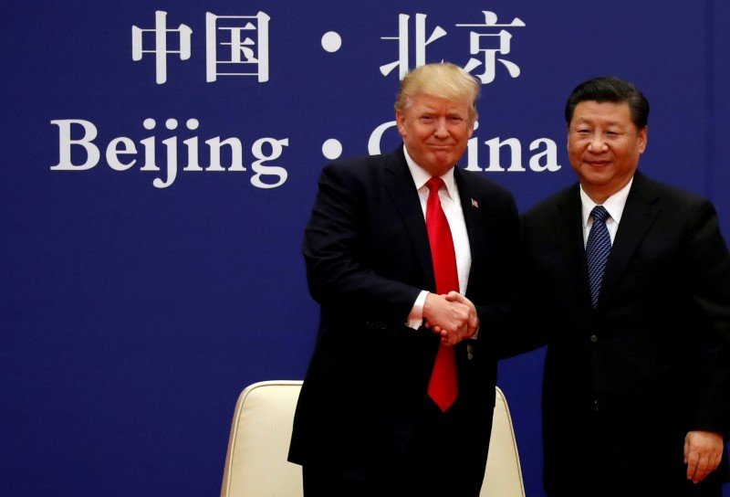 © Reuters. FILE PHOTO: FILE PHOTO: U.S. President Donald Trump and China's President Xi Jinping meet business leaders at the Great Hall of the People in Beijing