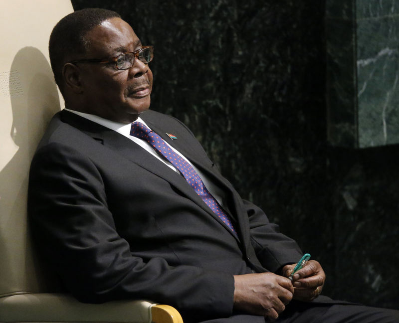 © Reuters. FILE PHOTO: President Arthur Peter Mutharika of Malawi waits to address attendees during the 70th session of the United Nations General Assembly at the U.N. Headquarters in New York