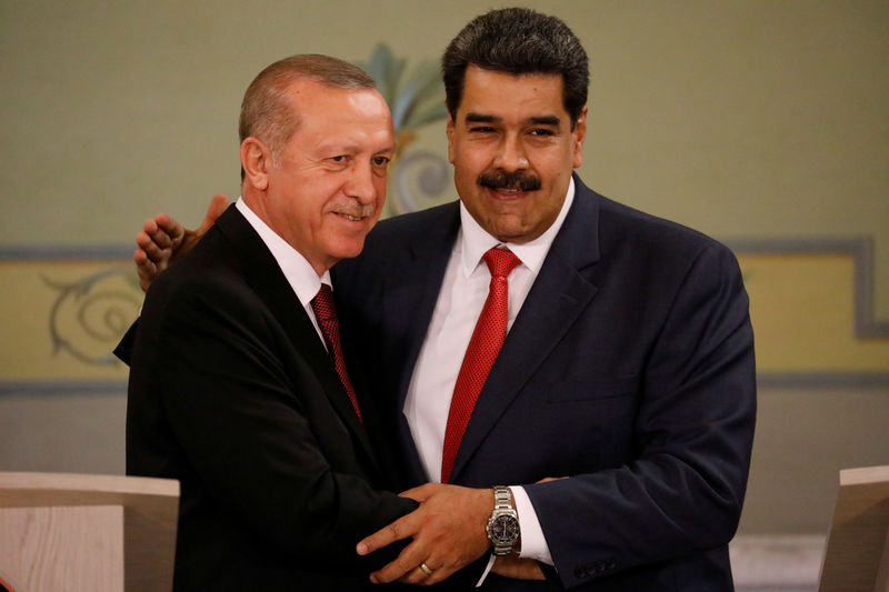 © Reuters. Presidente turco, Tayyip Erdogan, e presidente da Venezuela, Nicolás Maduro, em Caracas