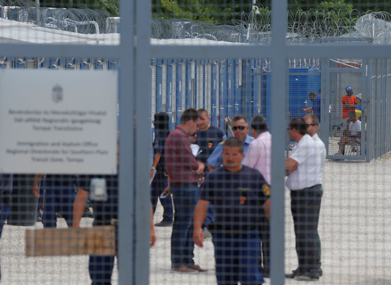 © Reuters. الاتحاد الأوروبي يكثف إجراءاته القضائية ضد المجر لتجريمها تقديم الدعم للمهاجرين
