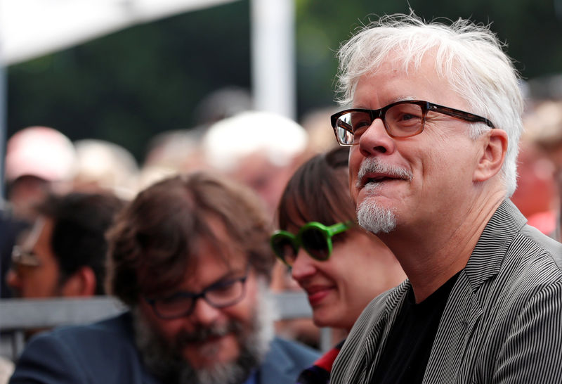 © Reuters. Tim Robbins aborda la lucha de los inmigrantes en una obra de teatro política