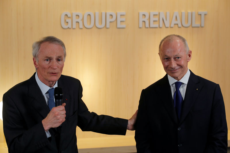 © Reuters. Jean-Dominique Senard, nuovo presidente di Renault, e Thierry Bollore, nuovo amministratore delegato