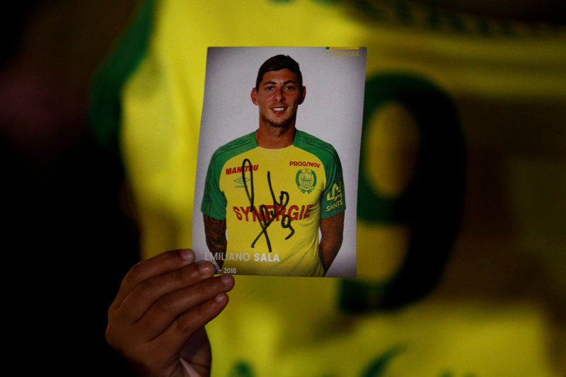 © Reuters. Policía de Guernsey pone fin a búsqueda del desaparecido futbolista argentino Emiliano Sala