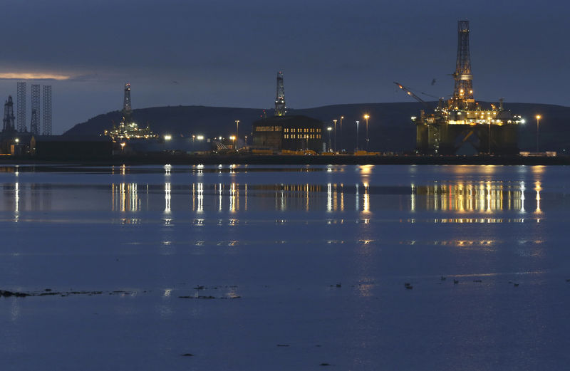 © Reuters. Drilling rigs are parked up in the Cromarty Firth near Invergordon, Scotland