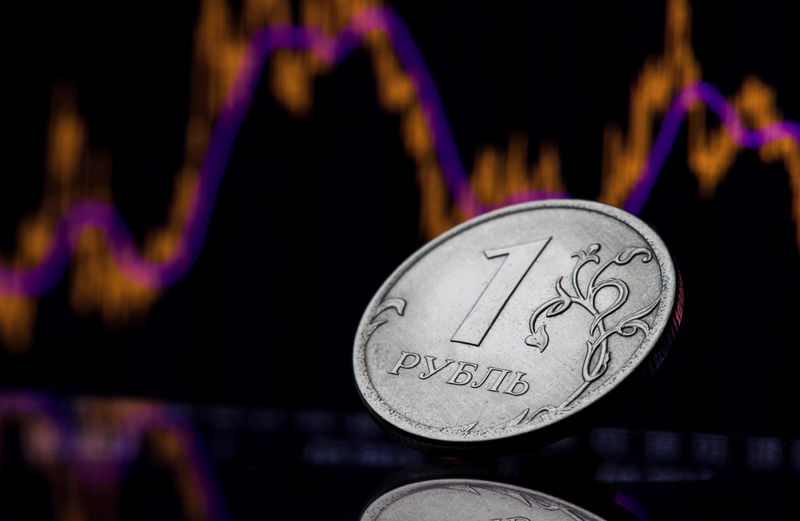 © Reuters. FILE PHOTO: A view shows a Russian one rouble coin in this picture illustration