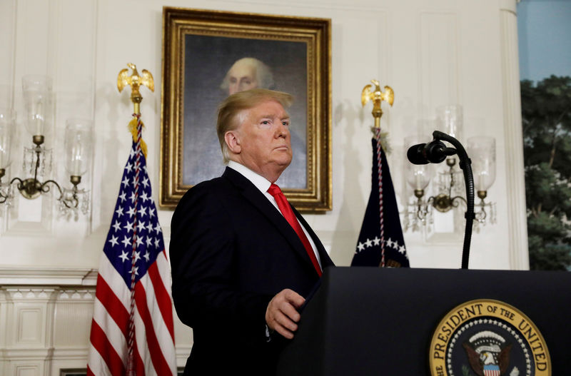 © Reuters. FILE PHOTO: President Donald Trump arrives to deliver remarks on border security and the U.S. government shutdown in Washington