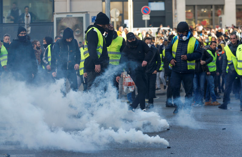 © Reuters. "GILETS JAUNES": UN MANIFESTANT BLESSÉ À PARIS, L'IGPN SAISIE