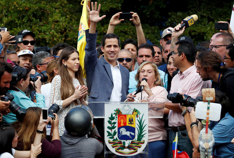 © Reuters. Venezuela's opposition leader Juan Guaido waves to his supporters during a rally with members of the Venezuela’s National Assembly regarding an amnesty law project for members of the military, in Caracas