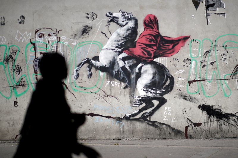 © Reuters. Dibujo atribuido a Banksy en París.