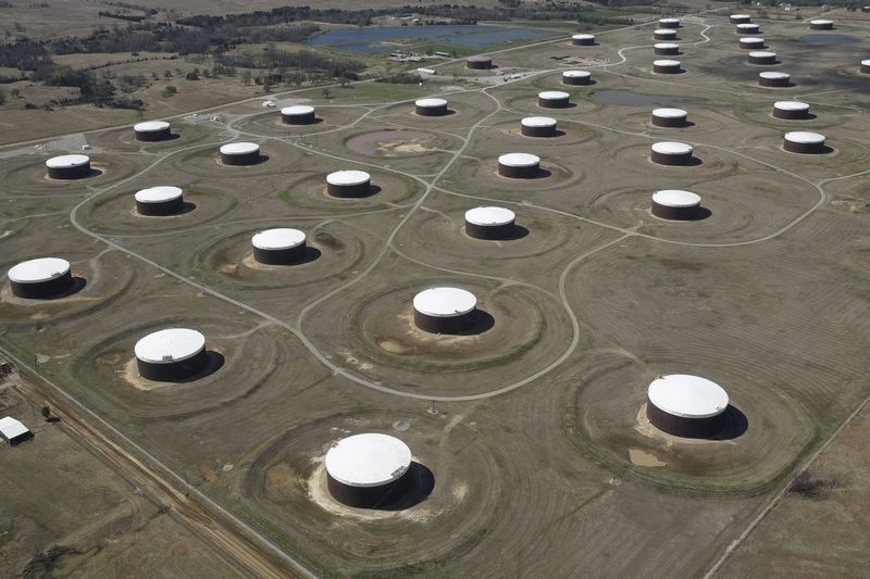Â© Reuters. Crude oil storage tanks are seen from above at the Cushing oil hub in Cushing