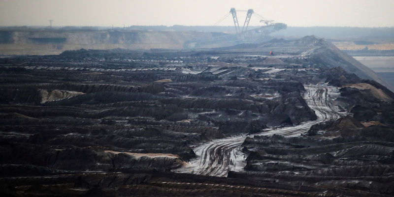 © Reuters. The Welzow-Sued opencast lignite mine operated by Lausitz Energie Bergbau AG (LEAG) is pictured in Welzow