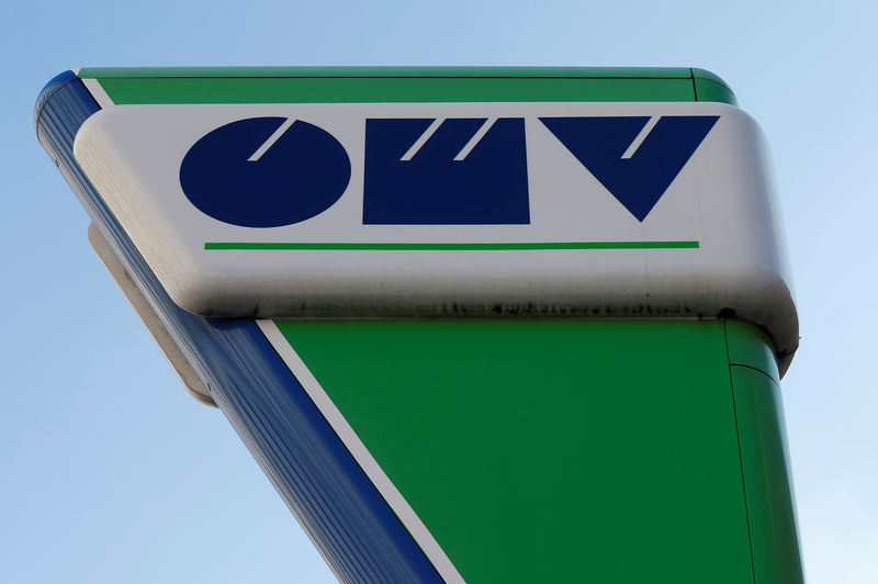 © Reuters. FILE PHOTO - The logo of Austrian oil and gas group OMV is seen a a gas station in Vienna