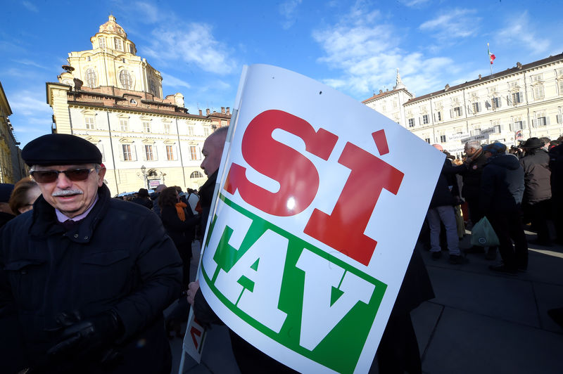 © Reuters. Manifestanti pro-Tav a Torino