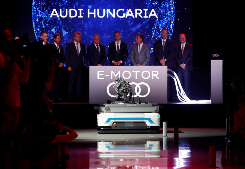 © Reuters. FILE PHOTO: Electric engine is seen during the launch ceremony of Audi electric engines at the Audi Factory in Gyor