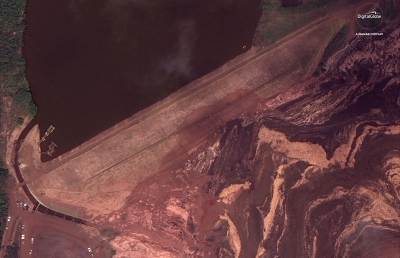 © Reuters. Barragem da Vale em Brumadinho após rompimento, em foto de satélite