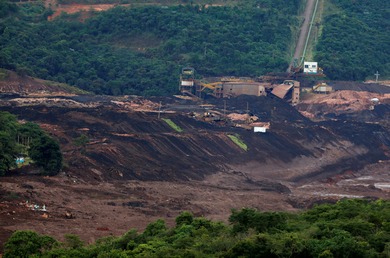 © Reuters. Vista de barreira da Vale rompida em Brumadinho