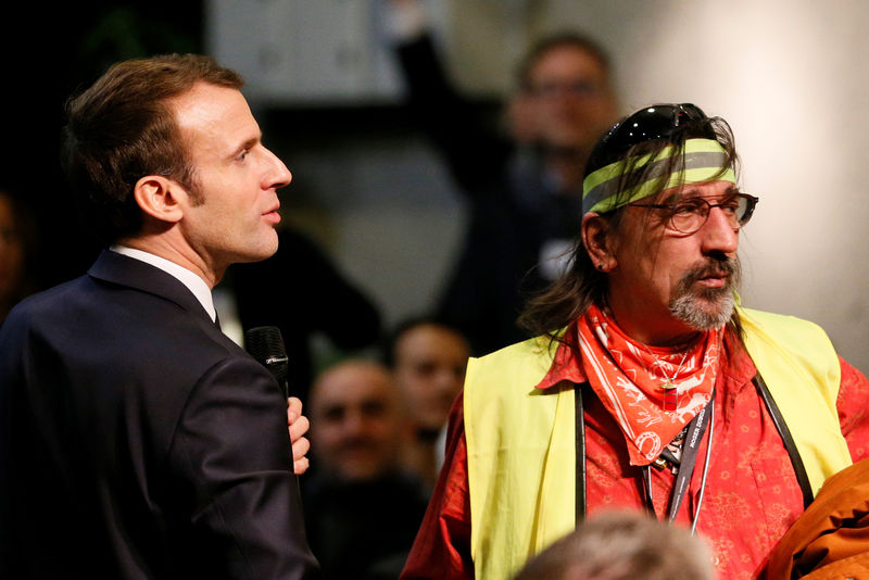 © Reuters. LE "GRAND DÉBAT NATIONAL" A ATTEINT SON RYTHME DE CROISIÈRE