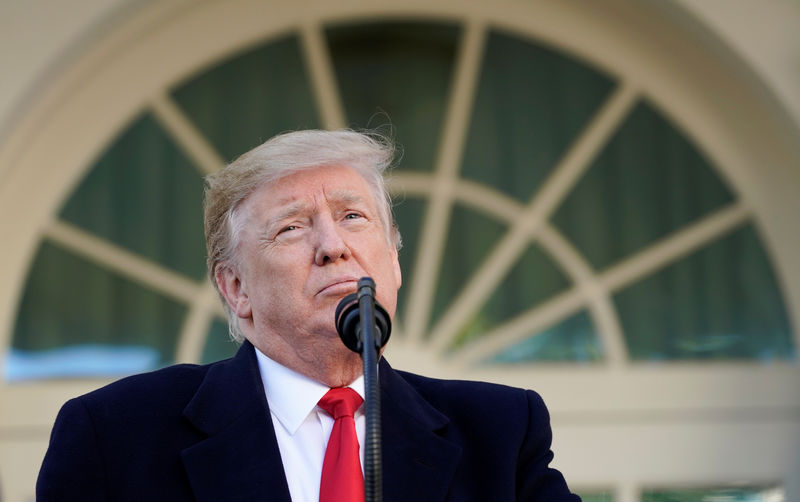 © Reuters. U.S. President Trump pauses as he announces a deal to end the partial government shutdown at the White House in Washington