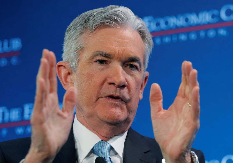© Reuters. FILE PHOTO: U.S. Federal Reserve Board Chairman Powell participates in a discussion in Washington