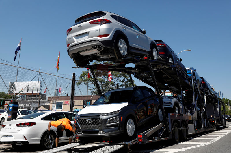 © Reuters. FILE PHOTO: Automobiles are on a truck for delivery to a car lot in Queens