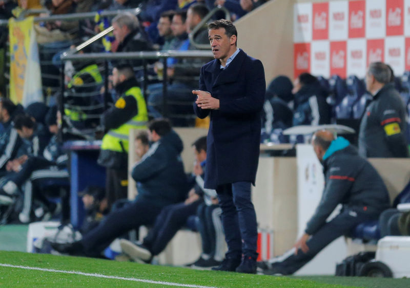 © Reuters. El Villarreal destituye al entrenador Luis García tras nueve partidos