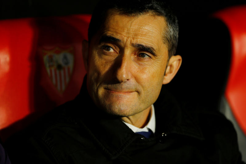 © Reuters. El entrenador del Barcelona Ernesto Valverde reacciona durante un partido contra el Sevilla por la Copa del Rey en el estadio Ramón Sánchez Pijuán en Sevilla, España. Imagen de archivo.