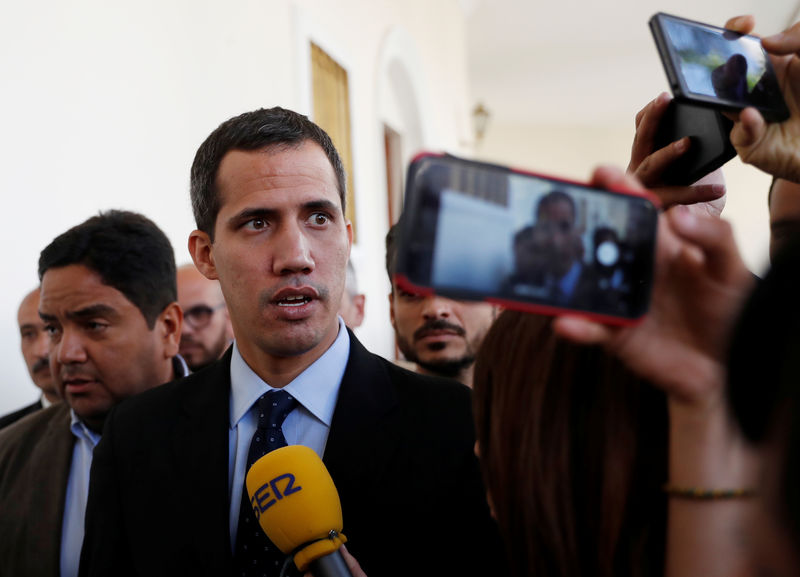 © Reuters. المحكمة العليا في فنزويلا تجمد حسابات جوايدو وتحظر سفره