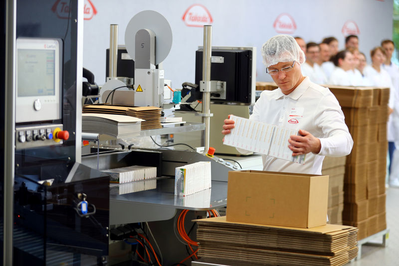 © Reuters. FILE PHOTO: An employee works at the new Takeda pharmaceutical company factory in Oranienburg