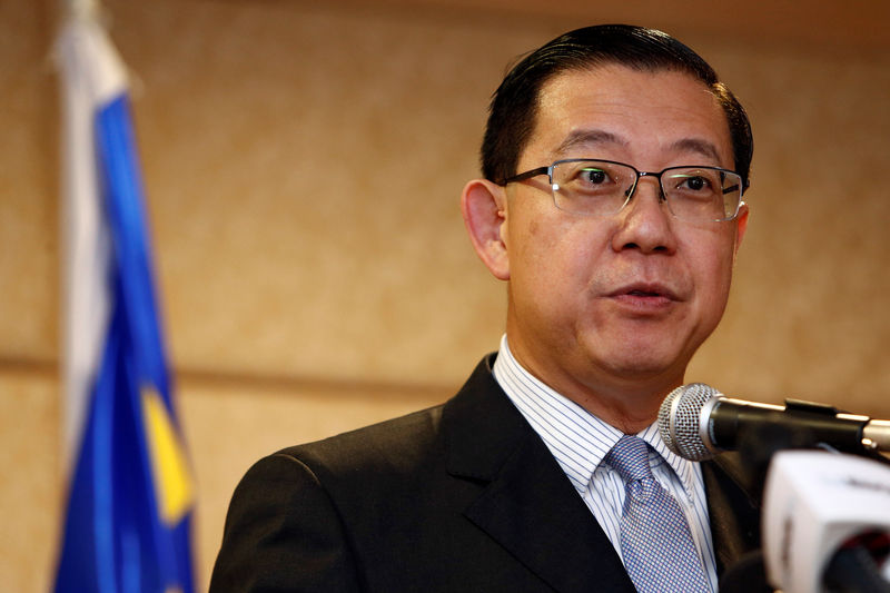 © Reuters. Malaysia's Finance Minister Lim Guan Eng speaks during a news conference in Putrajaya