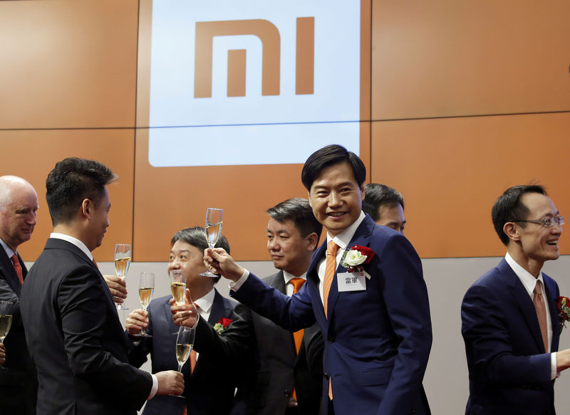 © Reuters. FILE PHOTO: Xiaomi founder Lei Jun attends listing of the company at Hong Kong Exchanges in Hong Kong