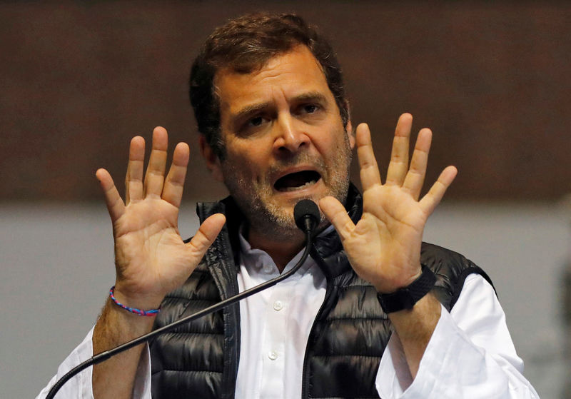 © Reuters. Rahul Gandhi, President of India's main opposition Congress party, gestures as he addresses his supporters at the end of the party's youth wing's "Yuva Kranti Yatra" campaign in New Delhi