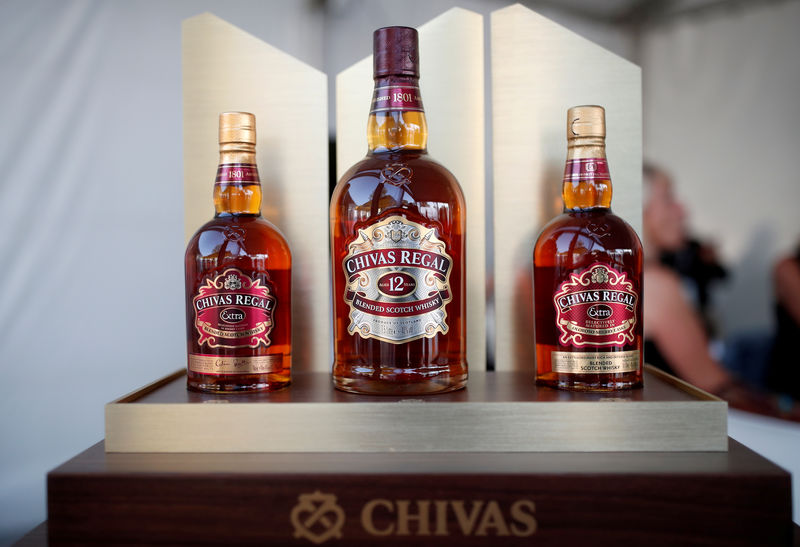 © Reuters. FILE PHOTO: Bottles of Chivas Regal blended Scotch whisky, produced by Pernod Ricard SA, are displayed on the campus of the HEC School of Management in Jouy-en-Josas, near Paris