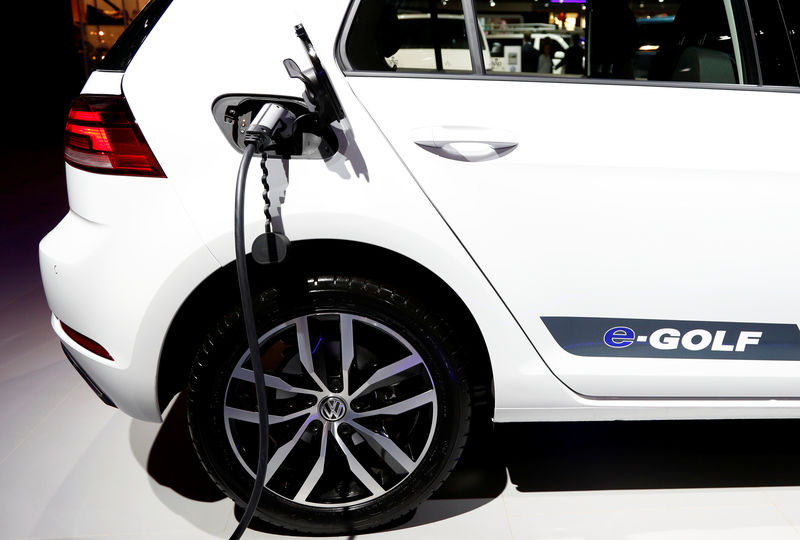 © Reuters. A Volkswagen e-Golf electric car is pictured at Brussels Motor Show