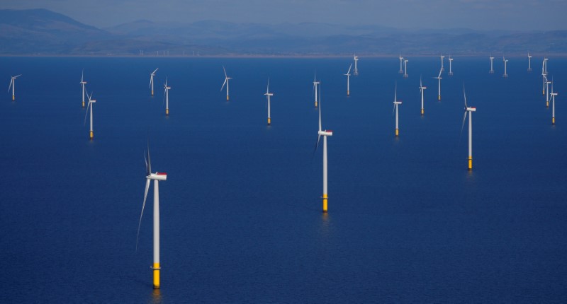 © Reuters. FILE PHOTO: General view of the Walney Extension offshore wind farm operated by Orsted off the coast of Blackpool