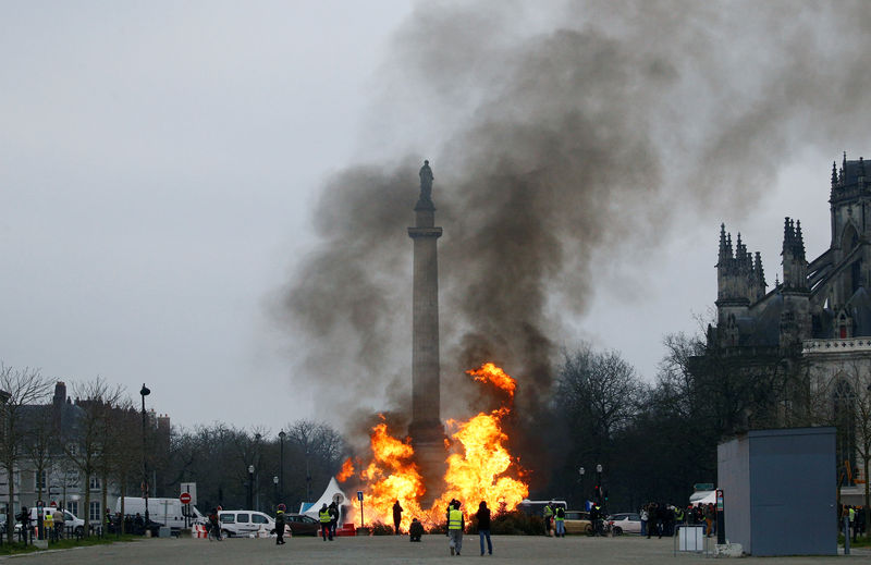 © Reuters. L'ARTICLE PREMIER DU TEXTE ANTI-CASSEURS EN PARTIE RÉTABLI