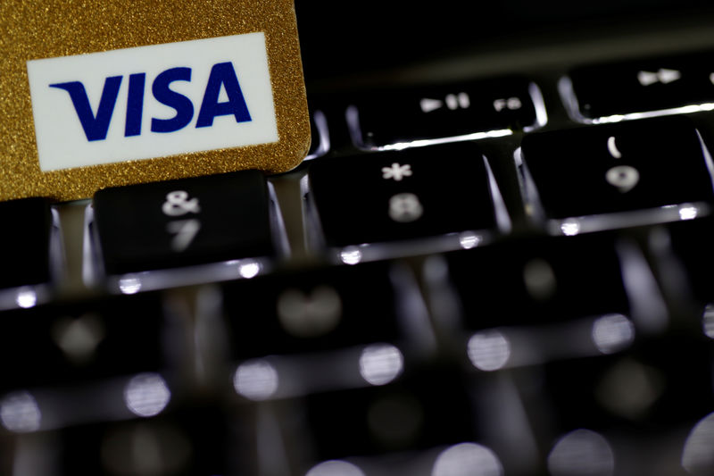 © Reuters. FILE PHOTO - A Visa credit card is seen on a computer keyboard in this picture illustration