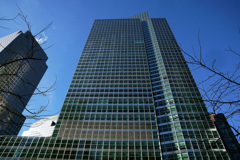 © Reuters. FILE PHOTO: The Goldman Sachs Headquarters building is pictured in the Manhattan borough of New York City