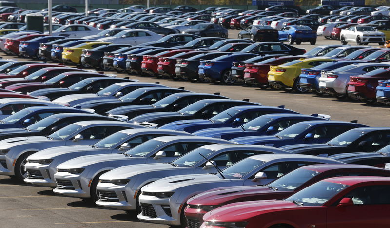 © Reuters. 2016 Chevrolet Camaro vehicles sit in a lot waiting to be transported to dealerships from the General Motors Lansing Grand River Assembly Plant in Lansing, Michigan
