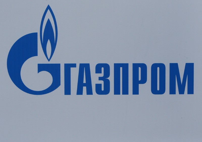 © Reuters. Логотип Газпрома на Петербургском международном экономическом форуме-2017