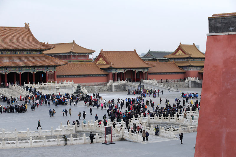 © Reuters. Los turistas chinos, más ahorradores, optan por destinos más cercanos en el Año Nuevo Lunar