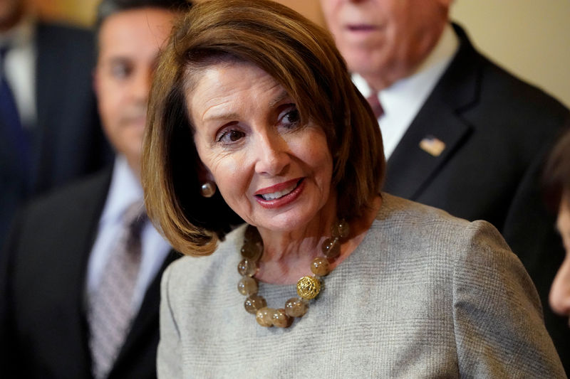 © Reuters. Speaker of the House Nancy Pelosi (D-CA) arrives to sign legislation during an enrollment ceremony before sending it to U.S. President Donald Trump for his signature to end the partial government shutdown on Capitol Hill in Washington