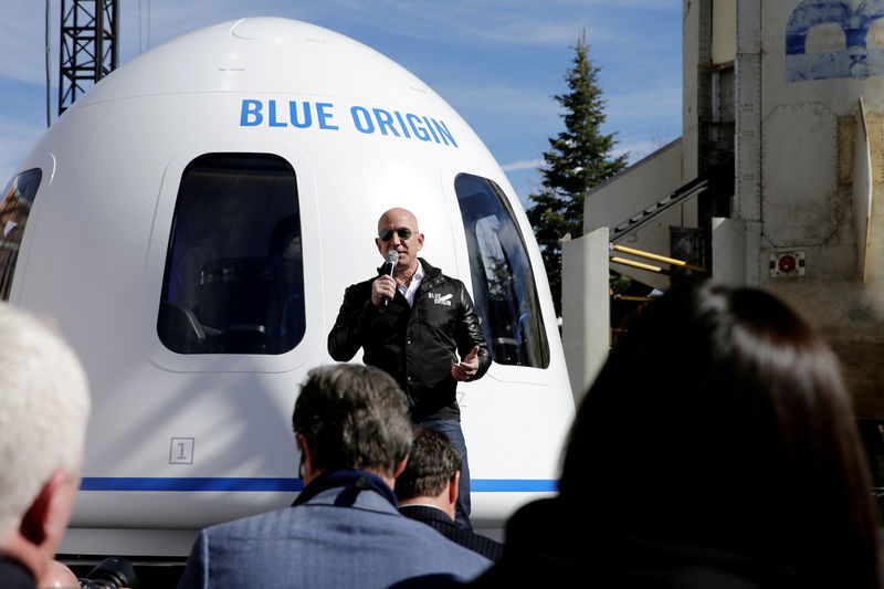 © Reuters. FILE PHOTO: Amazon and Blue Origin founder Jeff Bezos addresses the media about the New Shepard rocket booster and Crew Capsule mockup at the 33rd Space Symposium in Colorado Springs