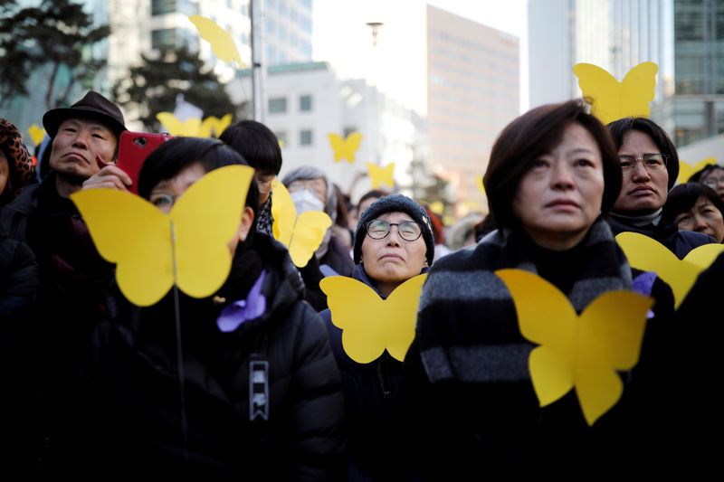 © Reuters. Corea del Sur protesta ante la embajada de Japón por las "mujeres de consuelo"