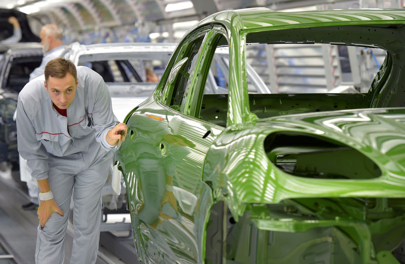 © Reuters. Germania, nella fabbrica Porsche di Leipzig