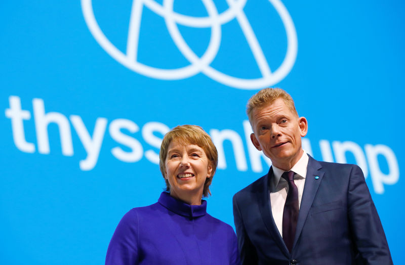 © Reuters. Guido Kerkhoff, CEO of steelmaker Thyssenkrupp AG and Martina Merz, designated chairwoman of the supervisory board of Thyssenkrupp, pose in front of the company logo before the annual shareholders meeting in Bochum