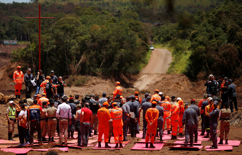 © Reuters. Rescue workers attend a mass for victims victims of a collapsed tailings dam owned by Brazilian mining company Vale SA, in Brumadinho