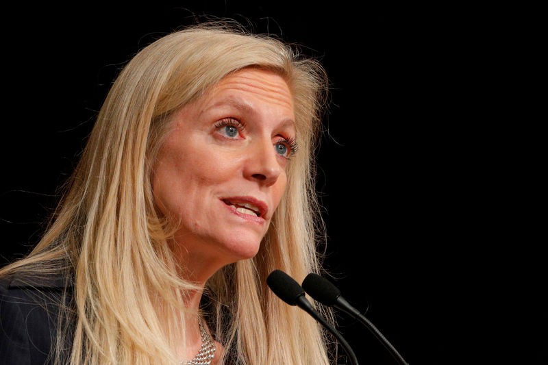 © Reuters. FILE PHOTO - Federal Reserve Board Governor Lael Brainard speaks at the John F. Kennedy School of Government at Harvard University in Cambridge
