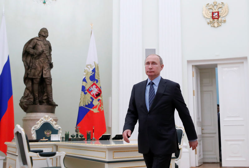 © Reuters. Russian President Putin attends a meeting with his Moldovan counterpart Dodon in Moscow